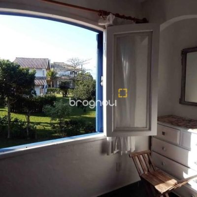 Casa de Condomínio com 160m², 3 quartos (sendo 1 suíte), 2 garagens, no bairro Ponta das Canas em Florianópolis