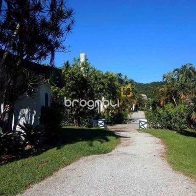Casa de Condomínio com 160m², 3 quartos (sendo 1 suíte), 2 garagens, no bairro Ponta das Canas em Florianópolis