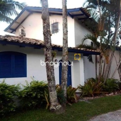 Casa de Condomínio com 160m², 3 quartos (sendo 1 suíte), 2 garagens, no bairro Ponta das Canas em Florianópolis