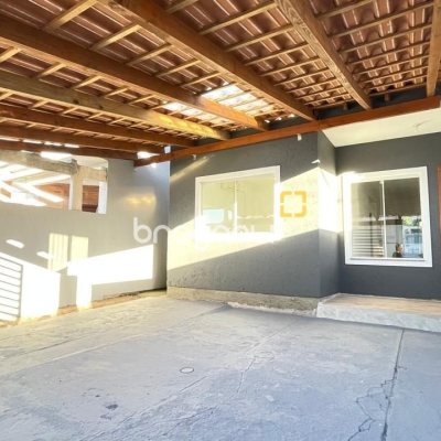 Casa com 66m², 2 quartos (sendo 1 suíte), 2 garagens, no bairro Rio Vermelho em Florianópolis