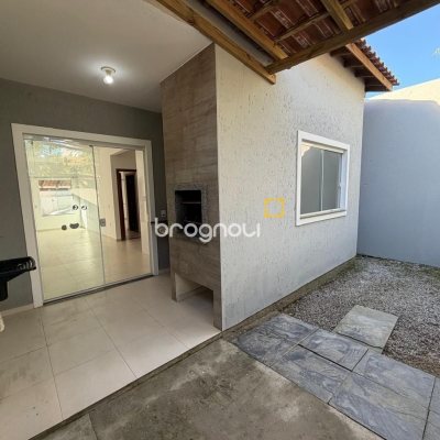 Casa com 66m², 2 quartos (sendo 1 suíte), 2 garagens, no bairro Rio Vermelho em Florianópolis