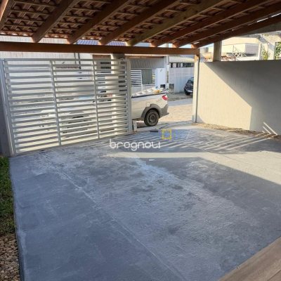 Casa com 66m², 2 quartos (sendo 1 suíte), 2 garagens, no bairro Rio Vermelho em Florianópolis