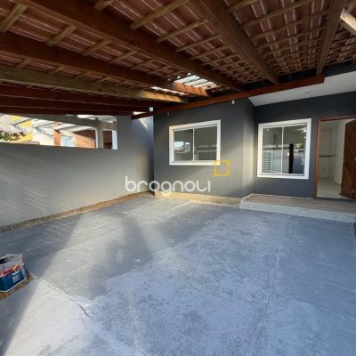Casa com 66m², 2 quartos (sendo 1 suíte), 2 garagens, no bairro Rio Vermelho em Florianópolis