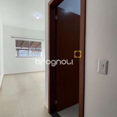 Casa com 66m², 2 quartos (sendo 1 suíte), 2 garagens, no bairro Rio Vermelho em Florianópolis