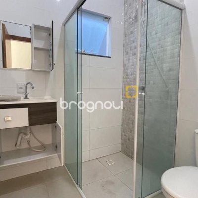 Casa com 66m², 2 quartos (sendo 1 suíte), 2 garagens, no bairro Rio Vermelho em Florianópolis