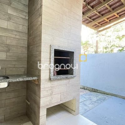 Casa com 66m², 2 quartos (sendo 1 suíte), 2 garagens, no bairro Rio Vermelho em Florianópolis
