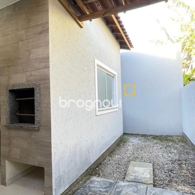 Casa com 66m², 2 quartos (sendo 1 suíte), 2 garagens, no bairro Rio Vermelho em Florianópolis