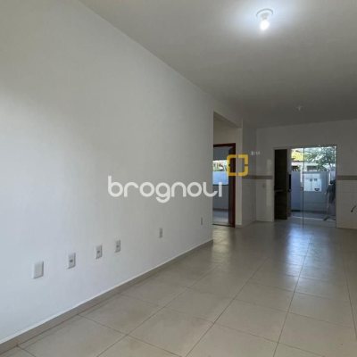 Casa com 66m², 2 quartos (sendo 1 suíte), 2 garagens, no bairro Rio Vermelho em Florianópolis