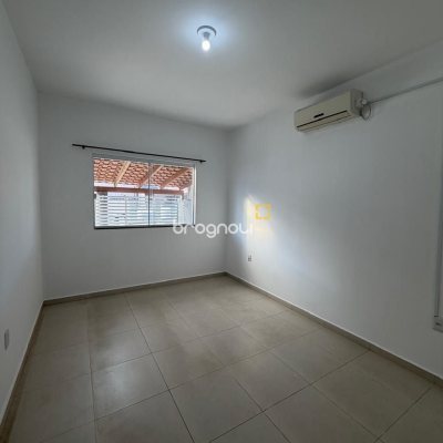 Casa com 66m², 2 quartos (sendo 1 suíte), 2 garagens, no bairro Rio Vermelho em Florianópolis