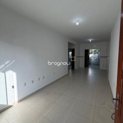 Casa com 66m², 2 quartos (sendo 1 suíte), 2 garagens, no bairro Rio Vermelho em Florianópolis