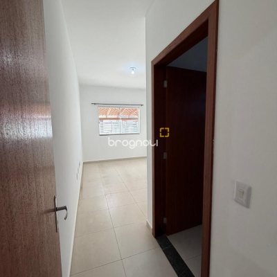 Casa com 66m², 2 quartos (sendo 1 suíte), 2 garagens, no bairro Rio Vermelho em Florianópolis