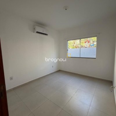 Casa com 66m², 2 quartos (sendo 1 suíte), 2 garagens, no bairro Rio Vermelho em Florianópolis