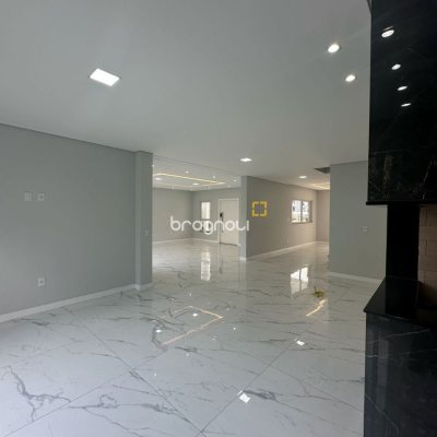 Casa com 244m², 3 quartos (sendo 3 suítes), 2 garagens, no bairro Ingleses em Florianópolis