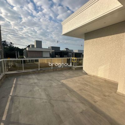 Casa com 244m², 3 quartos (sendo 3 suítes), 2 garagens, no bairro Ingleses em Florianópolis
