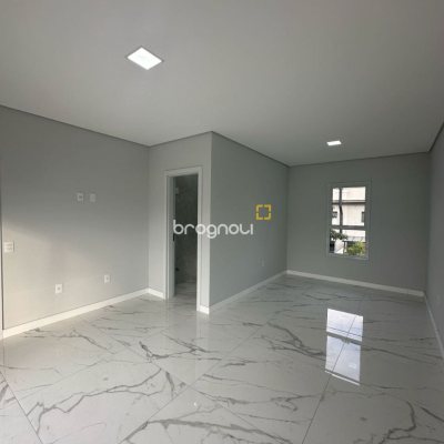 Casa com 244m², 3 quartos (sendo 3 suítes), 2 garagens, no bairro Ingleses em Florianópolis
