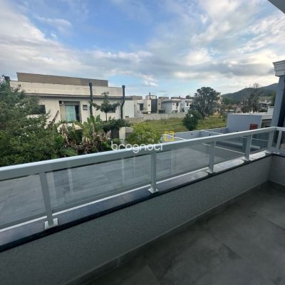 Casa com 244m², 3 quartos (sendo 3 suítes), 2 garagens, no bairro Ingleses em Florianópolis