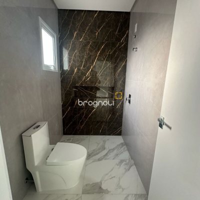 Casa com 244m², 3 quartos (sendo 3 suítes), 2 garagens, no bairro Ingleses em Florianópolis