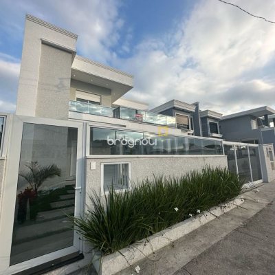 Casa com 244m², 3 quartos (sendo 3 suítes), 2 garagens, no bairro Ingleses em Florianópolis