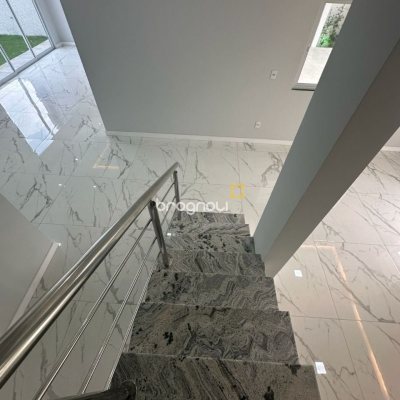 Casa com 244m², 3 quartos (sendo 3 suítes), 2 garagens, no bairro Ingleses em Florianópolis