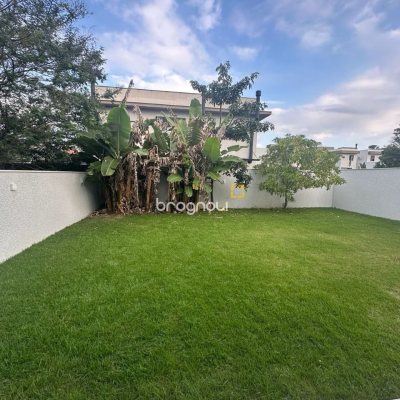 Casa com 244m², 3 quartos (sendo 3 suítes), 2 garagens, no bairro Ingleses em Florianópolis