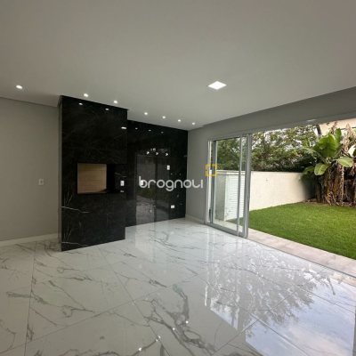 Casa com 244m², 3 quartos (sendo 3 suítes), 2 garagens, no bairro Ingleses em Florianópolis