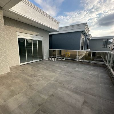 Casa com 244m², 3 quartos (sendo 3 suítes), 2 garagens, no bairro Ingleses em Florianópolis