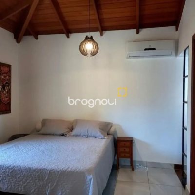 Casa com 430m², 10 quartos (sendo 6 suítes), 5 garagens, no bairro Rio Tavares em Florianópolis