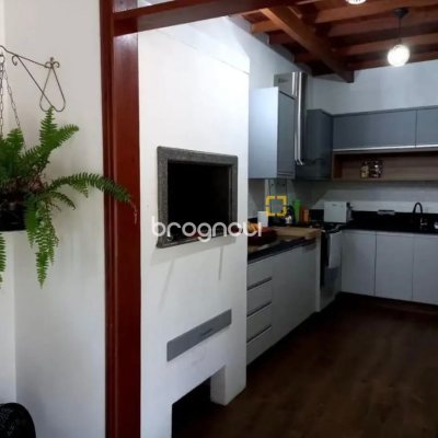 Casa com 430m², 10 quartos (sendo 6 suítes), 5 garagens, no bairro Rio Tavares em Florianópolis