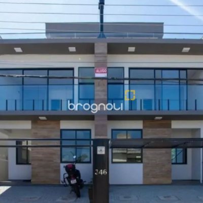 Casa com 430m², 10 quartos (sendo 6 suítes), 5 garagens, no bairro Rio Tavares em Florianópolis