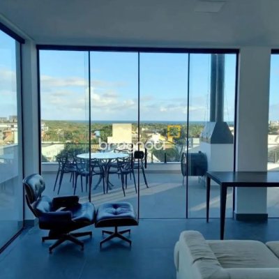 Casa com 430m², 10 quartos (sendo 6 suítes), 5 garagens, no bairro Rio Tavares em Florianópolis