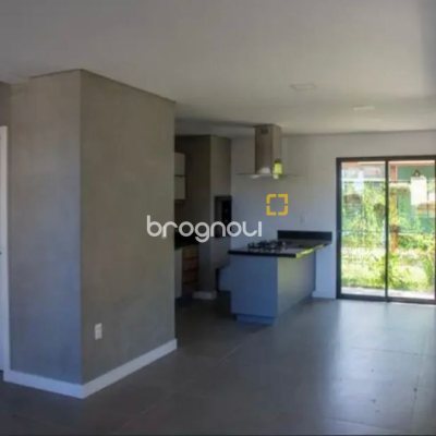 Casa com 430m², 10 quartos (sendo 6 suítes), 5 garagens, no bairro Rio Tavares em Florianópolis