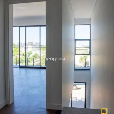 Casa com 430m², 10 quartos (sendo 6 suítes), 5 garagens, no bairro Rio Tavares em Florianópolis
