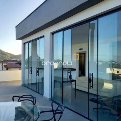 Casa com 430m², 10 quartos (sendo 6 suítes), 5 garagens, no bairro Rio Tavares em Florianópolis