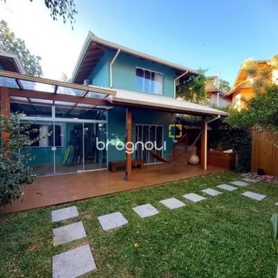 Casa com 430m², 10 quartos (sendo 6 suítes), 5 garagens, no bairro Rio Tavares em Florianópolis