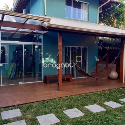 Casa com 430m², 10 quartos (sendo 6 suítes), 5 garagens, no bairro Rio Tavares em Florianópolis