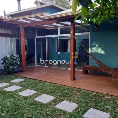 Casa com 430m², 10 quartos (sendo 6 suítes), 5 garagens, no bairro Rio Tavares em Florianópolis
