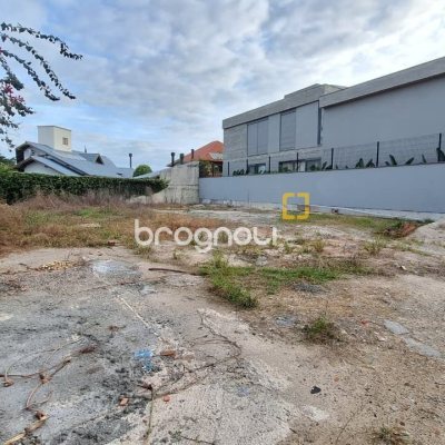 Terreno com 450m², no bairro Jurerê Internacional em Florianópolis