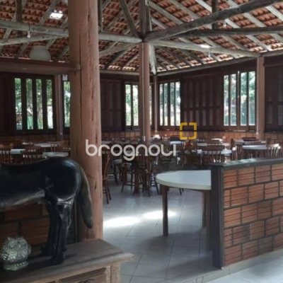 Hotel com 2100m², 42 quartos (sendo 42 suítes), 150 garagens, no bairro Ingleses do Rio Vermelho em Florianópolis