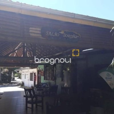 Hotel com 2100m², 42 quartos (sendo 42 suítes), 150 garagens, no bairro Ingleses do Rio Vermelho em Florianópolis