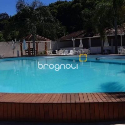 Hotel com 2100m², 42 quartos (sendo 42 suítes), 150 garagens, no bairro Ingleses do Rio Vermelho em Florianópolis