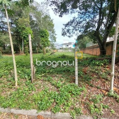 Terreno com 747m², no bairro Campeche em Florianópolis