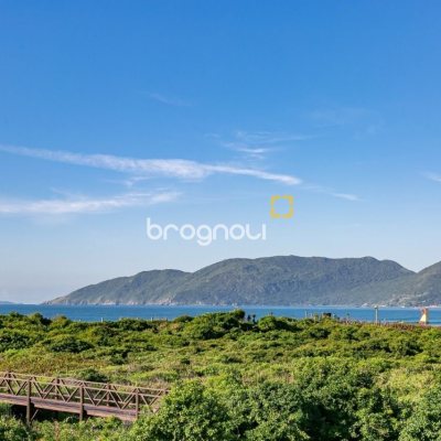 Terreno com 747m², no bairro Campeche em Florianópolis