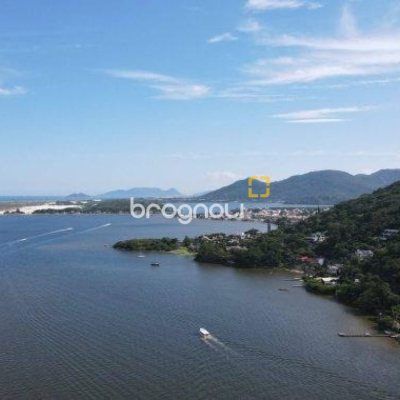 Terreno com 747m², no bairro Campeche em Florianópolis