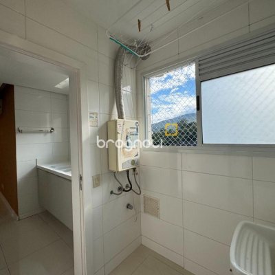 Apartamento com 81m², 2 quartos (sendo 1 suíte), 2 garagens, no bairro Itacorubi em Florianópolis