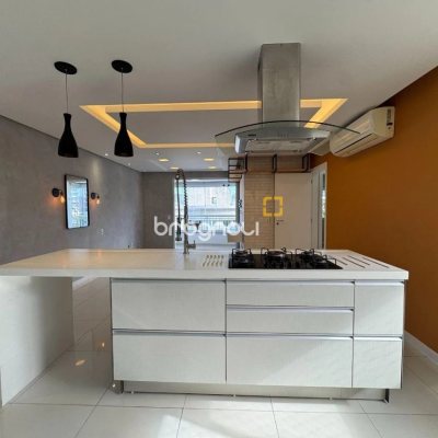 Apartamento com 81m², 2 quartos (sendo 1 suíte), 2 garagens, no bairro Itacorubi em Florianópolis