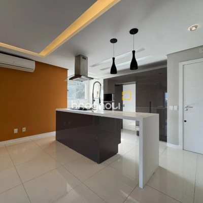 Apartamento com 81m², 2 quartos (sendo 1 suíte), 2 garagens, no bairro Itacorubi em Florianópolis