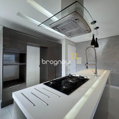 Apartamento com 81m², 2 quartos (sendo 1 suíte), 2 garagens, no bairro Itacorubi em Florianópolis