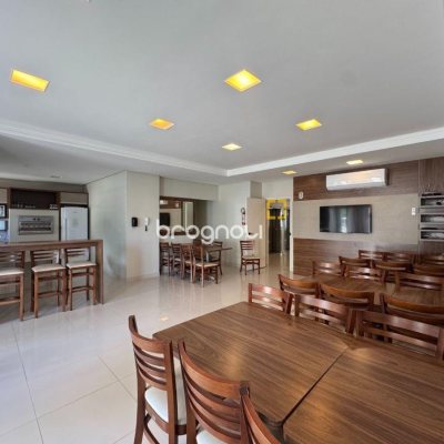 Apartamento com 81m², 2 quartos (sendo 1 suíte), 2 garagens, no bairro Itacorubi em Florianópolis
