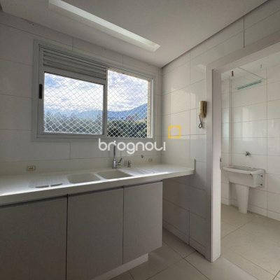 Apartamento com 81m², 2 quartos (sendo 1 suíte), 2 garagens, no bairro Itacorubi em Florianópolis