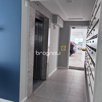 Apartamento com 71m², 2 quartos (sendo 1 suíte), 2 garagens, no bairro Itacorubi em Florianópolis